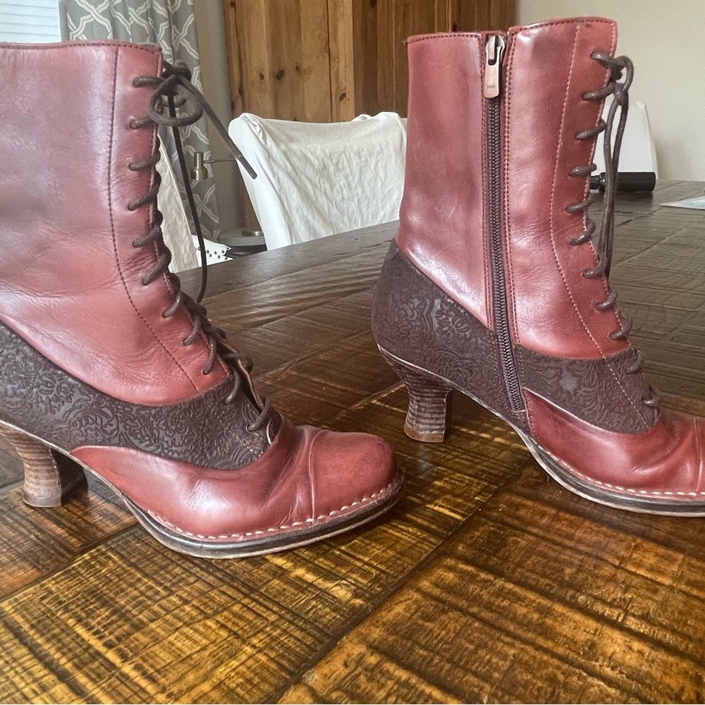 Vintage Lace-Up Leather Boots